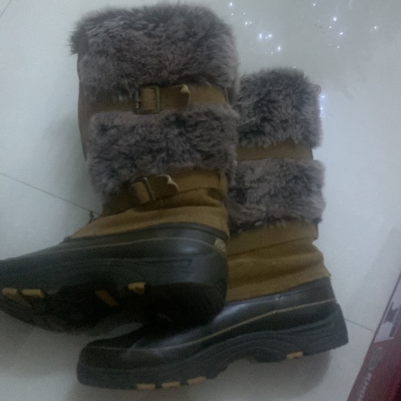 Boots - Picture 3 of 3